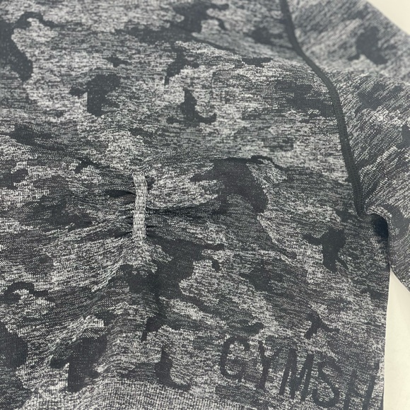 Gymshark Adapt Seamless Dry Long Sleeve Camo Crop Top Small Black/Gray Small - Picture 3 of 5